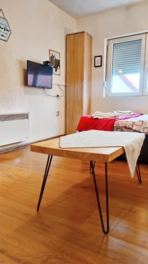 Apartmani Bozana Vojinovic 자블야크 외부 사진